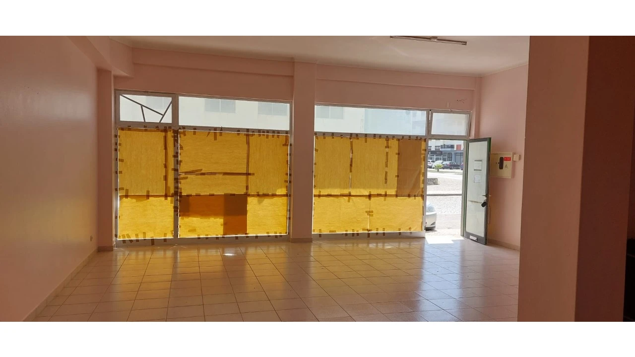 Loja para Venda em Vieira de Leiria Foto 2