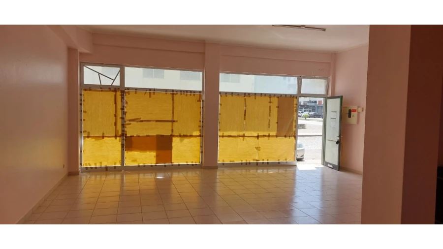 Loja para Venda em Vieira de Leiria Foto 2