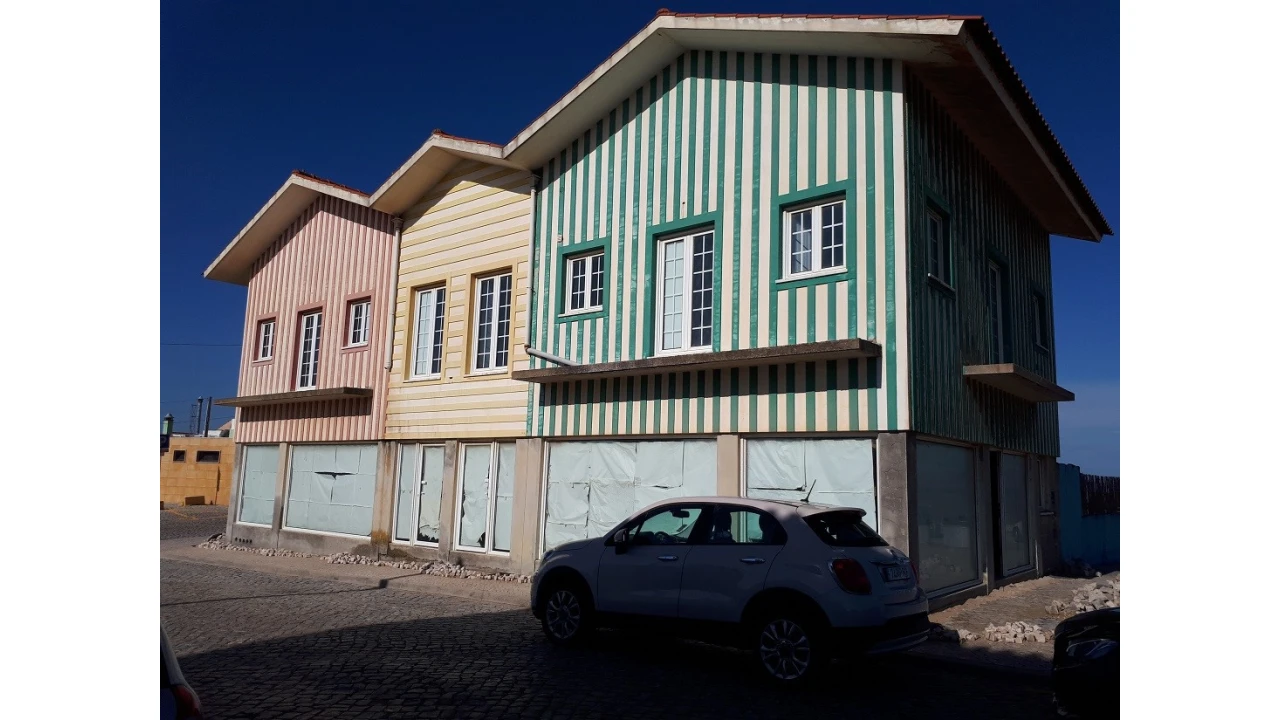 Loja para Arrendamento em Vieira de Leiria Foto 1