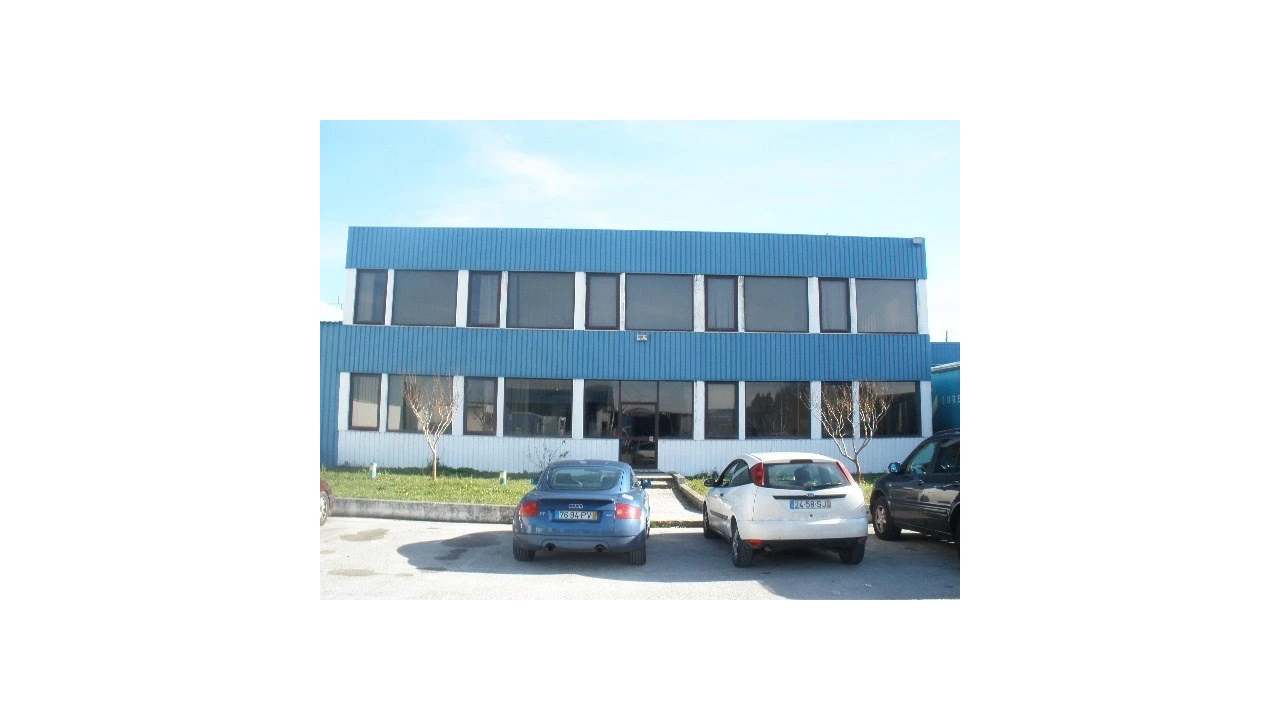 Armazém para Venda em Regueira de Pontes Foto 1