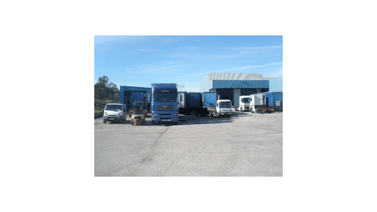 Armazém para Venda em Regueira de Pontes Foto 2