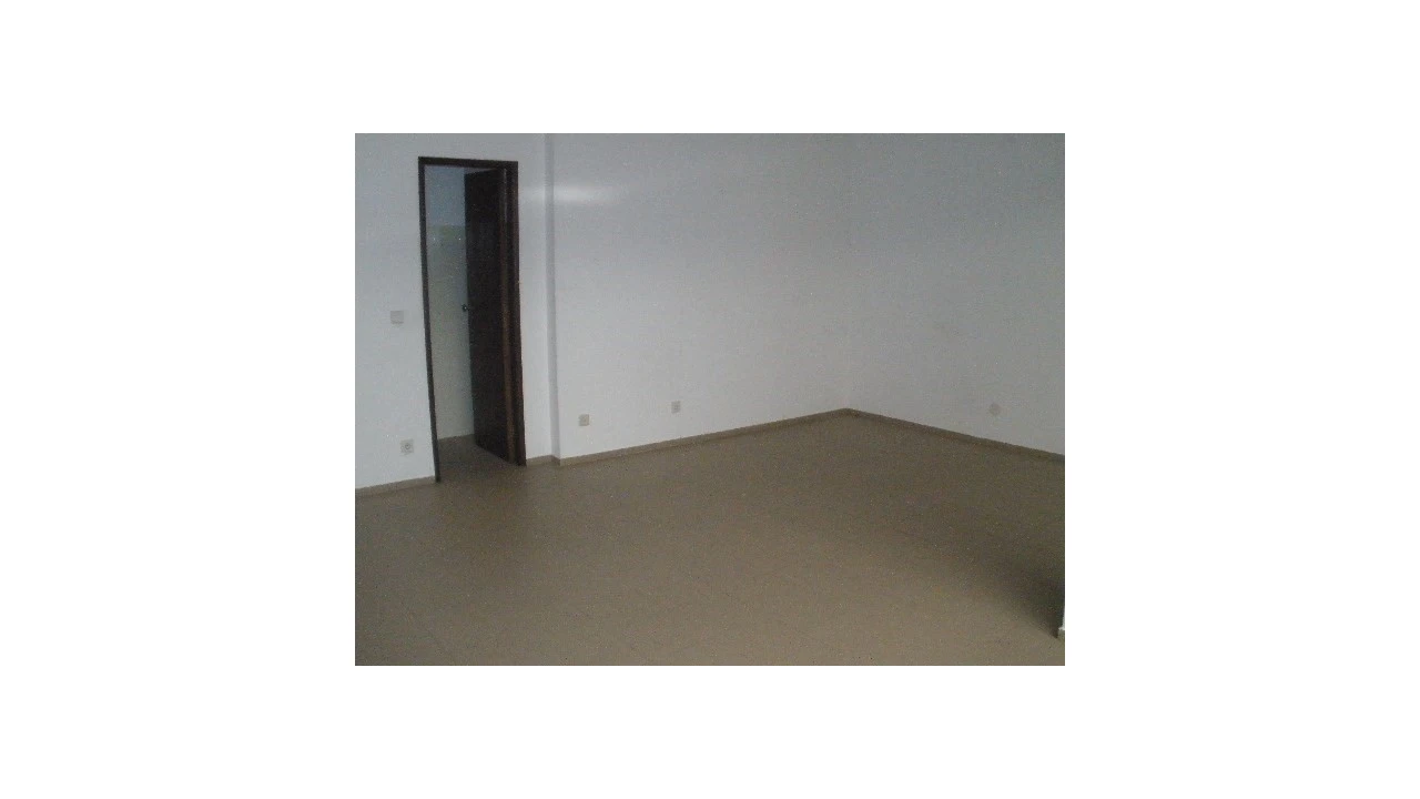 Loja para Venda em Monte Real e Carvide Foto 1