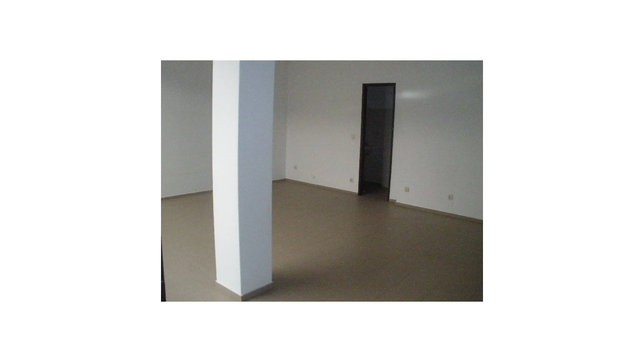 Loja para Venda em Monte Real e Carvide Foto 2