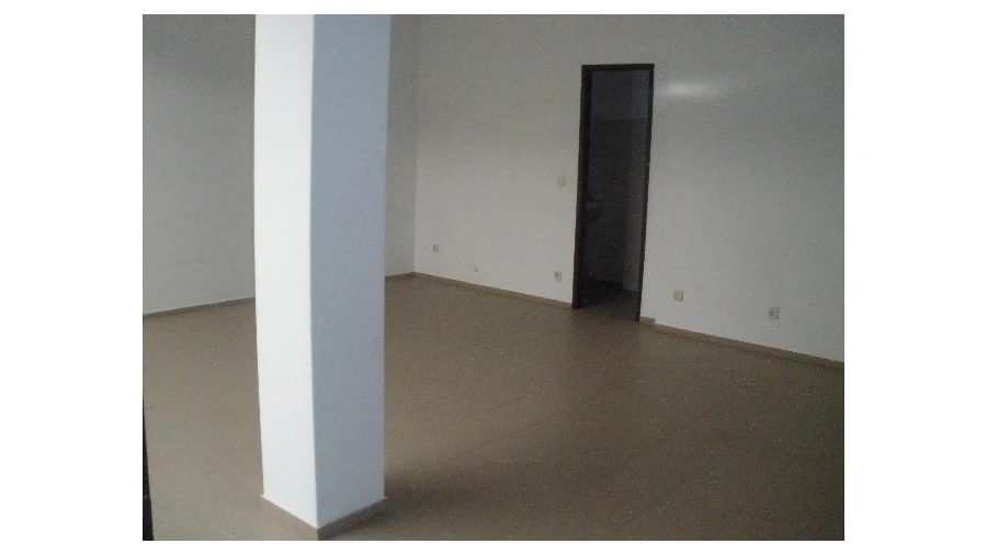 Loja para Venda em Monte Real e Carvide Foto 2