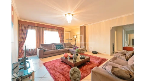Apartamento T4 para Venda em Aver-O-Mar, Amorim e Terroso