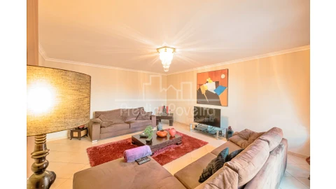 Apartamento T4 para Venda em Aver-O-Mar, Amorim e Terroso