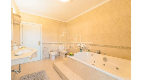 Apartamento T4 para Venda em Aver-O-Mar, Amorim e Terroso