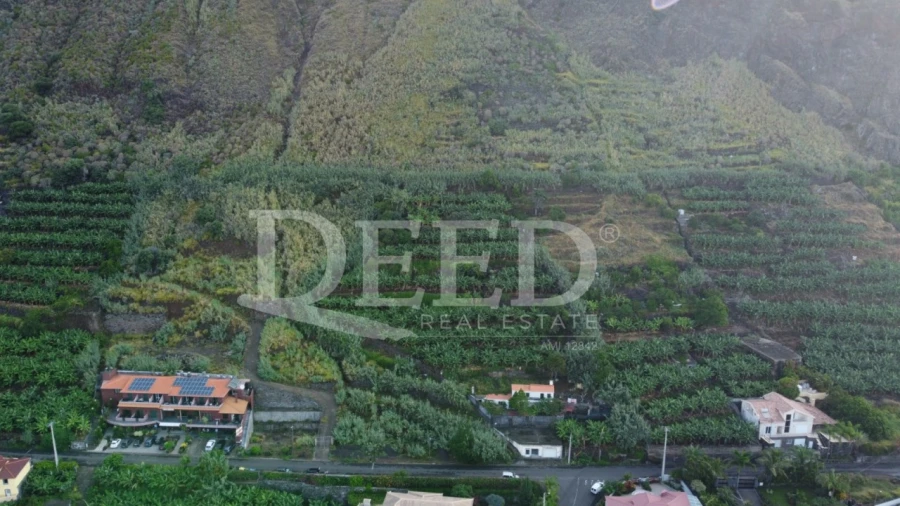 Terreno para Venda em Paul do Mar Foto 2