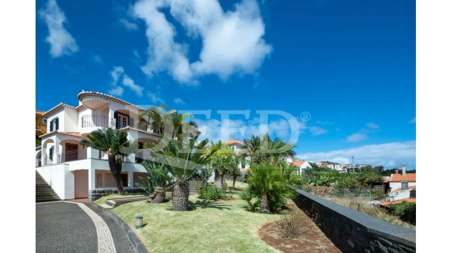 Moradia T4 para Venda em Agua de Pena Foto 1