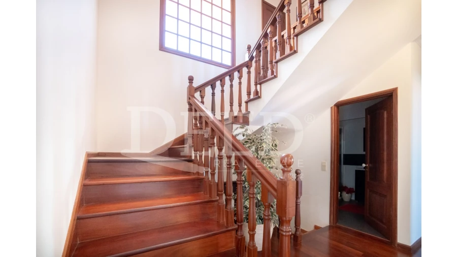 Moradia T4 para Venda em Agua de Pena Foto 9