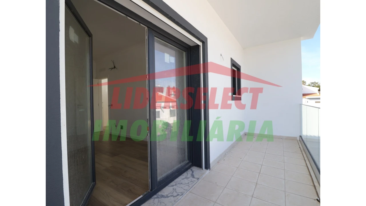 Moradia T4 para Venda em Silveira Foto 19
