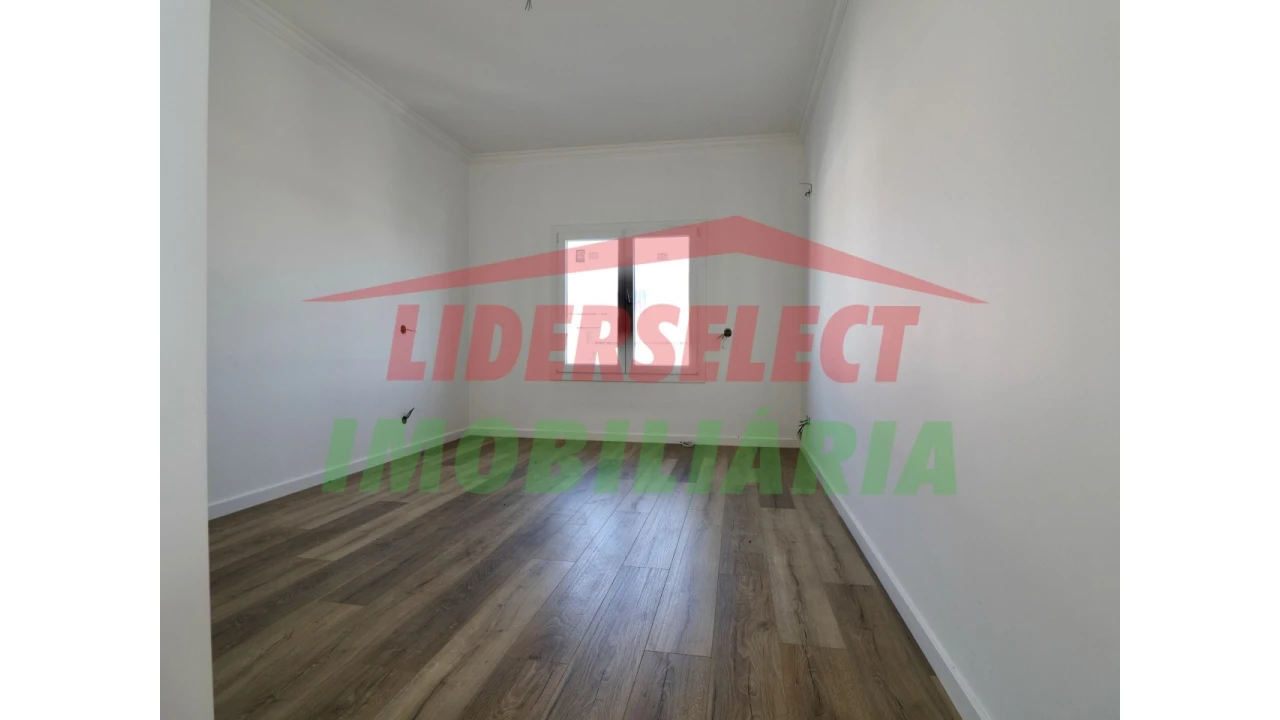 Moradia T4 para Venda em Silveira Foto 21