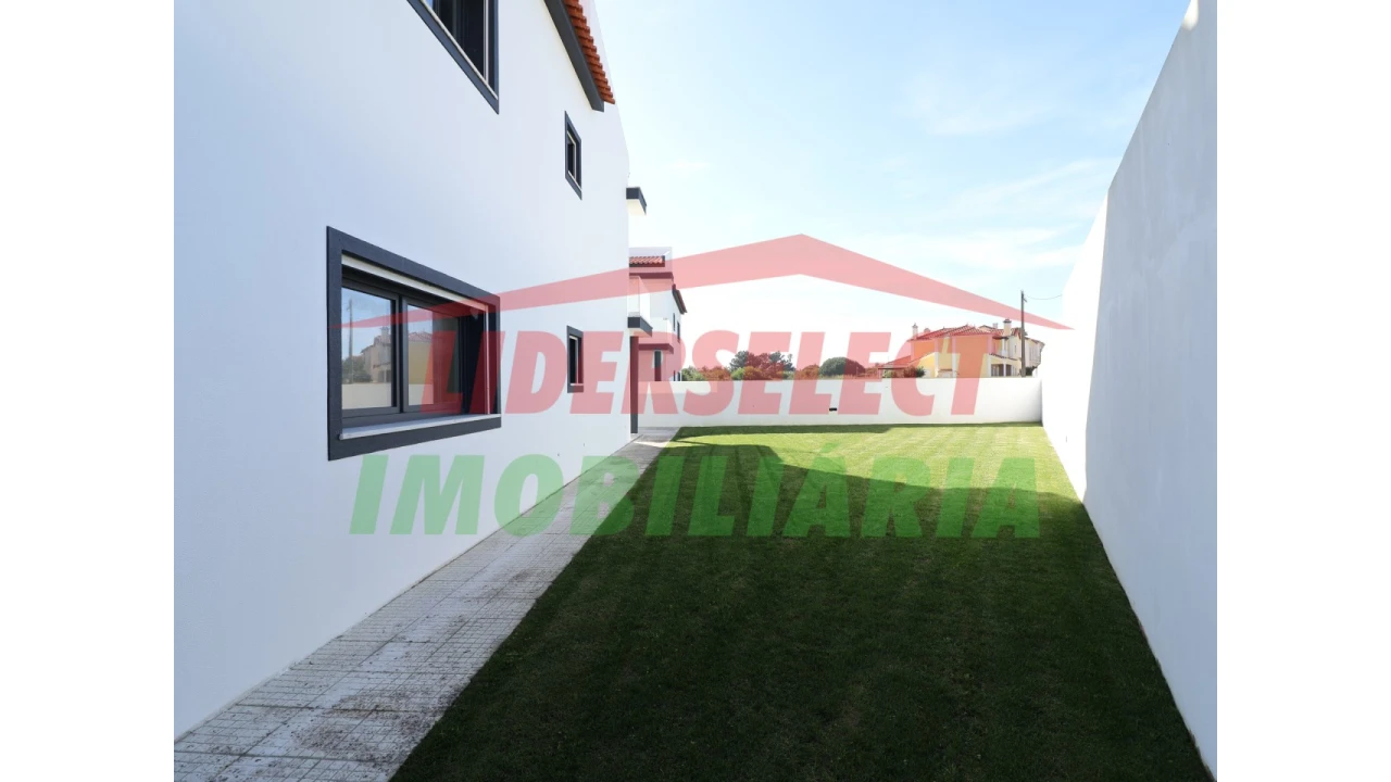Moradia T4 para Venda em Silveira Foto 30