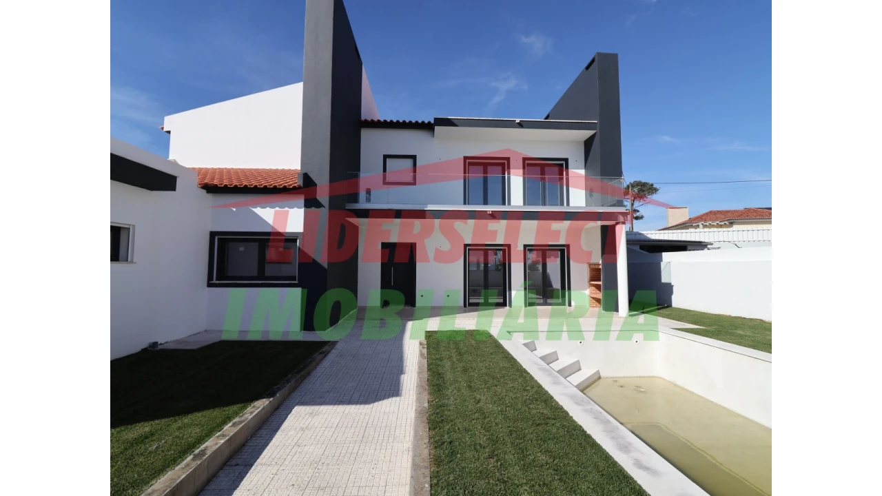 Moradia T4 para Venda em Silveira Foto 2