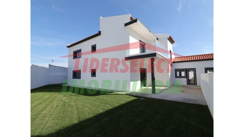 Moradia T4 para Venda em Silveira