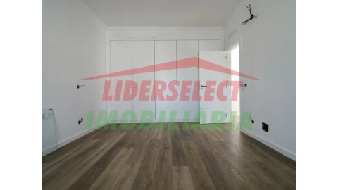 Moradia T4 para Venda em Silveira