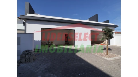 Moradia T4 para Venda em Silveira