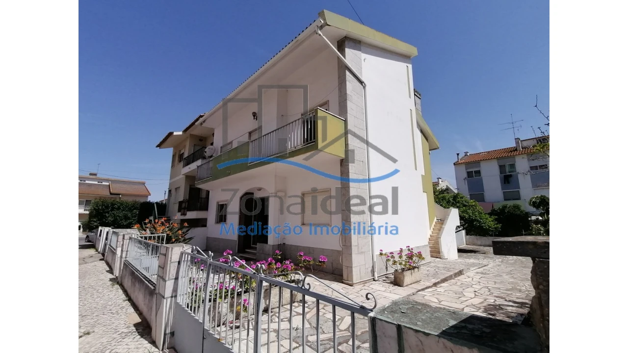 Moradia T5 para Venda em Carregado e Cadafais Foto 2