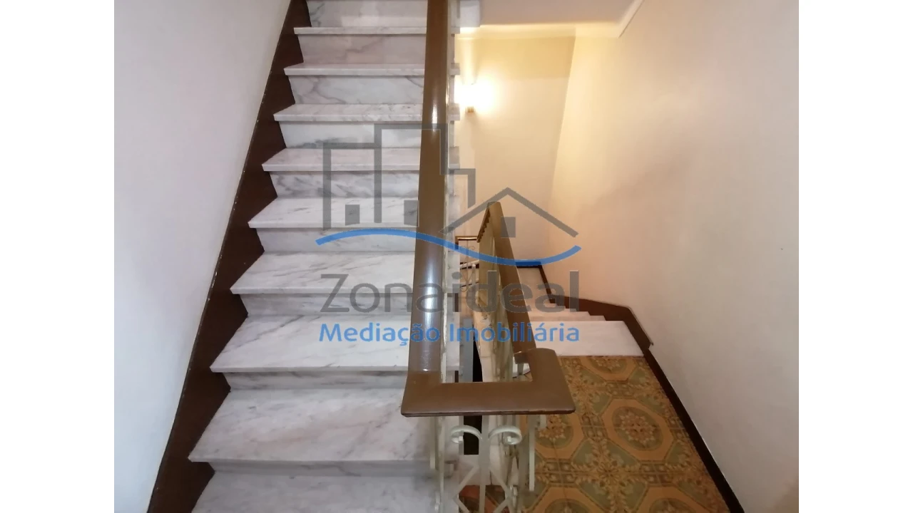 Moradia T5 para Venda em Carregado e Cadafais Foto 13