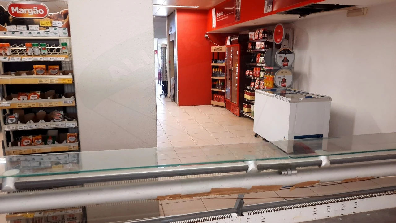 Loja para Venda em Massamá e Monte Abraão Foto 4