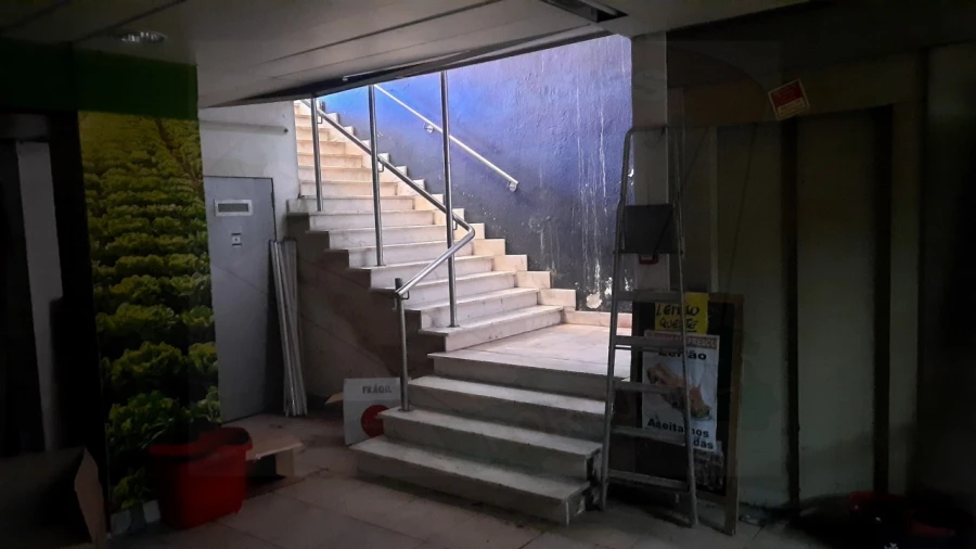 Loja para Venda em Massamá e Monte Abraão Foto 5