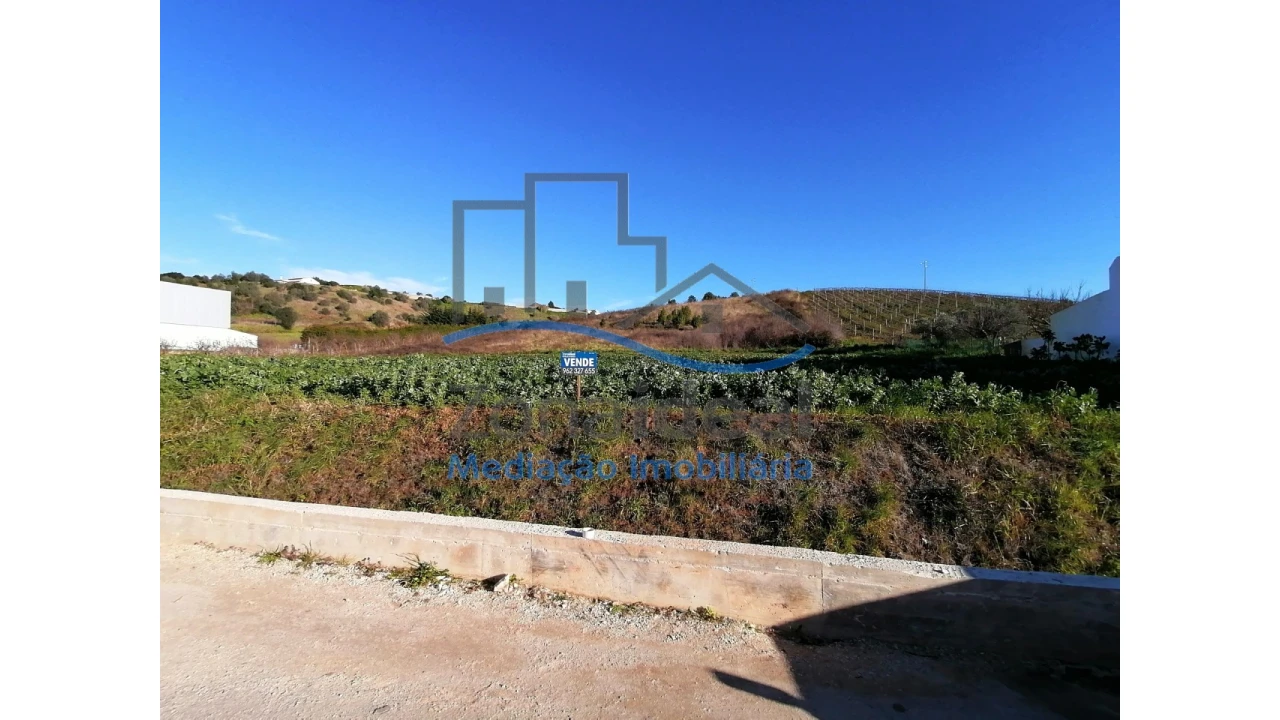 Terreno para Venda em Olhalvo Foto 1