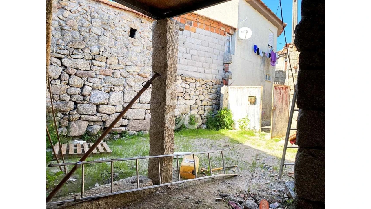 Moradia T2 para Venda em Ferreira de Aves Foto 5