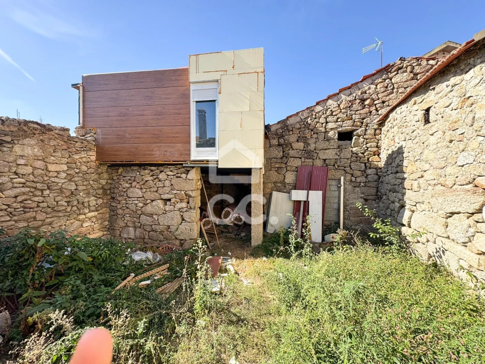 Moradia T2 para Venda em Ferreira de Aves Foto 1