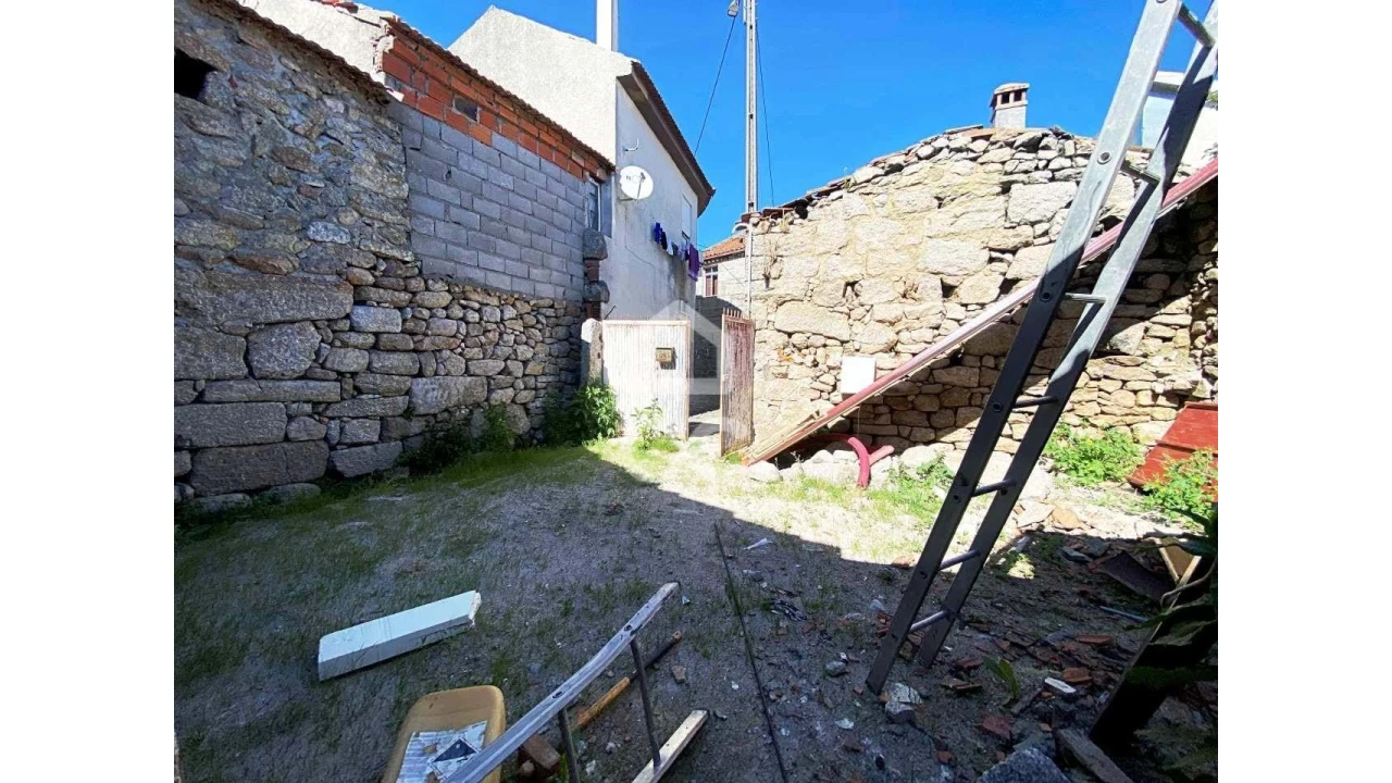 Moradia T2 para Venda em Ferreira de Aves Foto 6