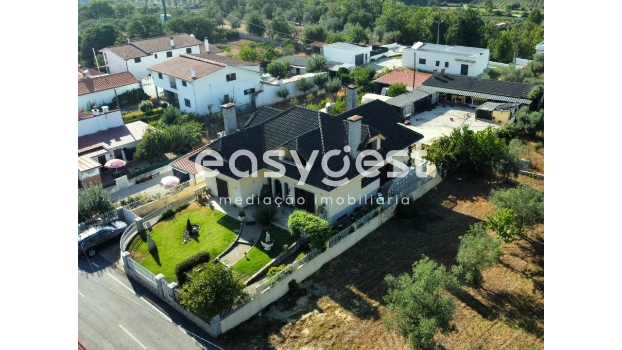 Moradia T7 para Venda em Arganil Foto 1