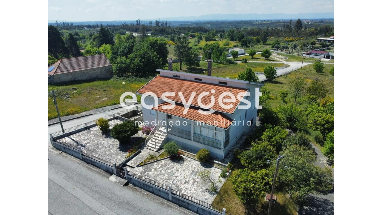 Moradia T3 para Venda em Ervedal e Vila Franca da Beira Foto 1