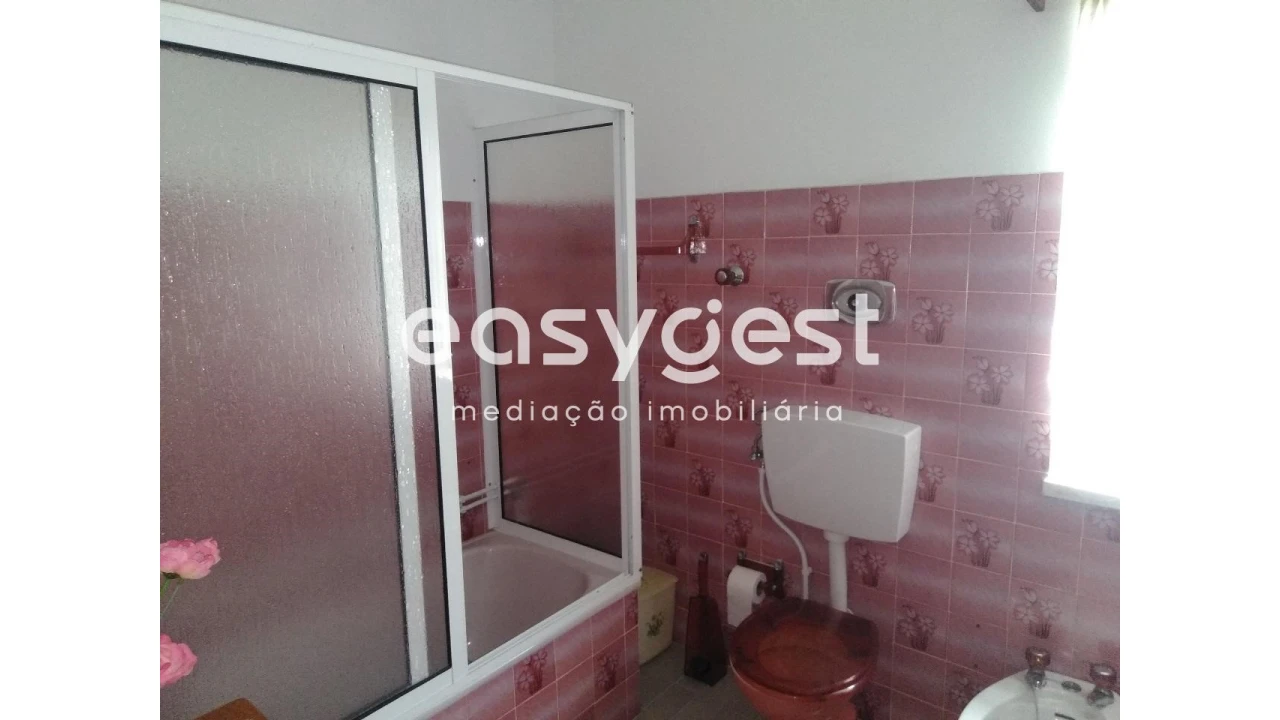 Moradia T3 para Venda em Ervedal e Vila Franca da Beira Foto 9