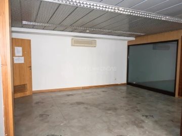 Armazém para Venda em Urgezes