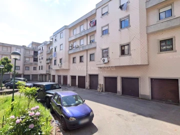 Armazém para Venda em Urgezes