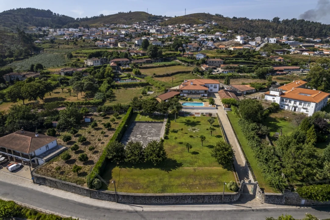 Moradia T5 para Venda em Nevogilde Foto 50