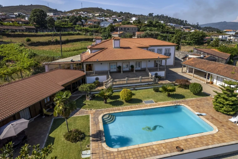 Moradia T5 para Venda em Nevogilde Foto 2