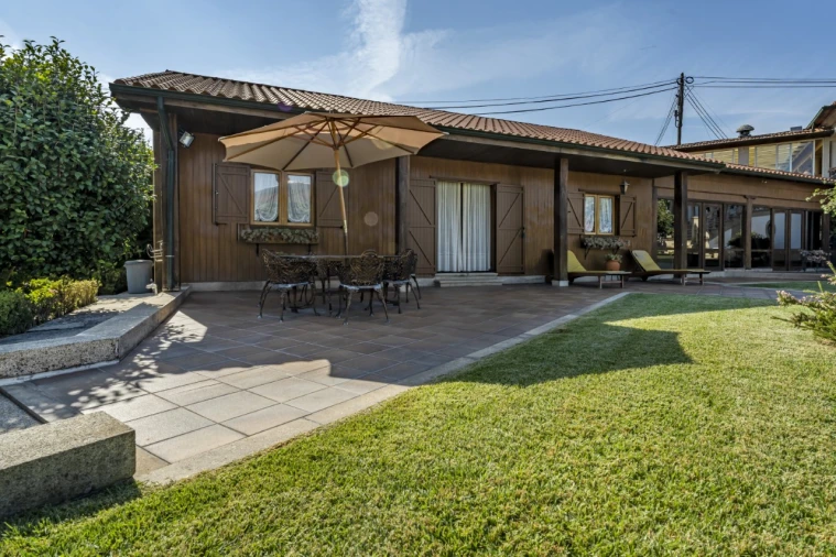 Moradia T5 para Venda em Nevogilde Foto 36