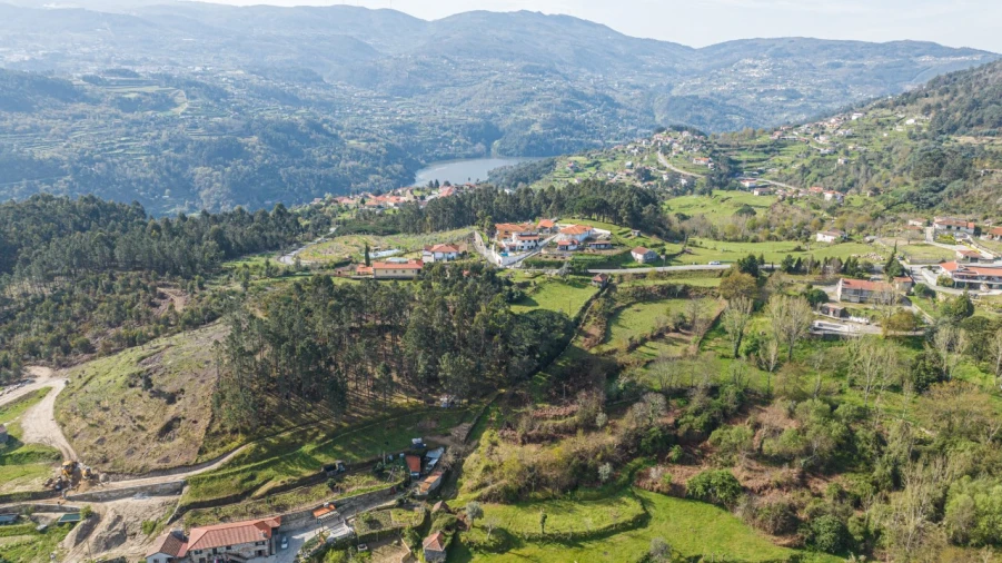 Terreno para Venda em Penhalonga e Paços de Gaiolo Foto 9