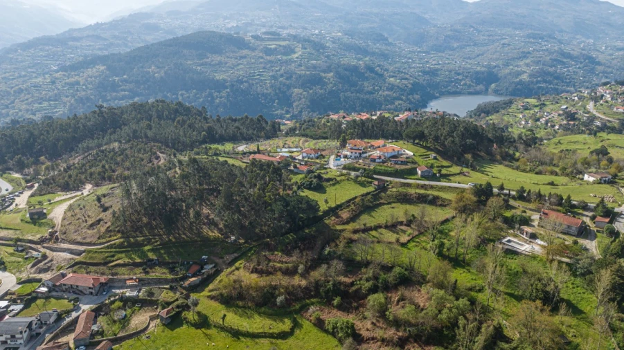 Terreno para Venda em Penhalonga e Paços de Gaiolo Foto 10