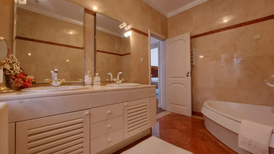 Moradia T4 para Venda em Gavião Foto 33