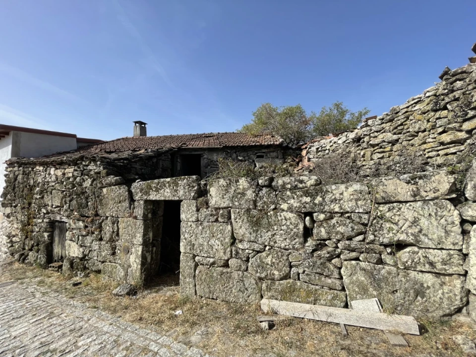 Moradia T2 para Venda em Vreia de Jales Foto 3