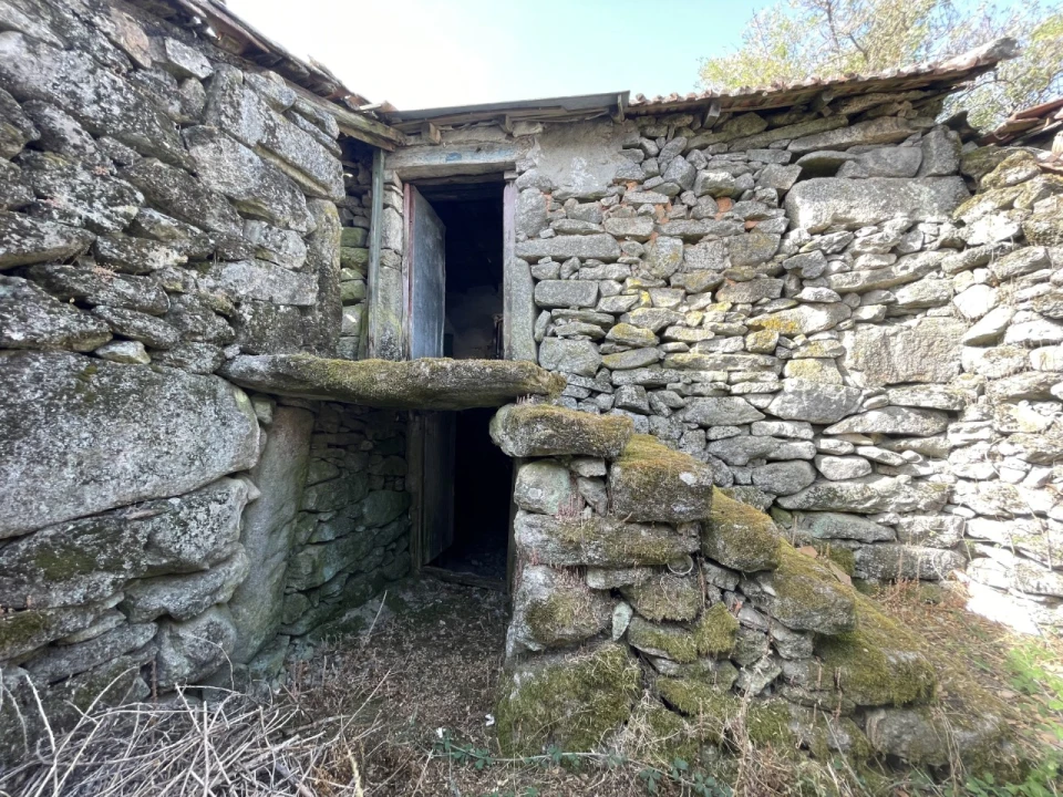 Moradia T2 para Venda em Vreia de Jales Foto 4