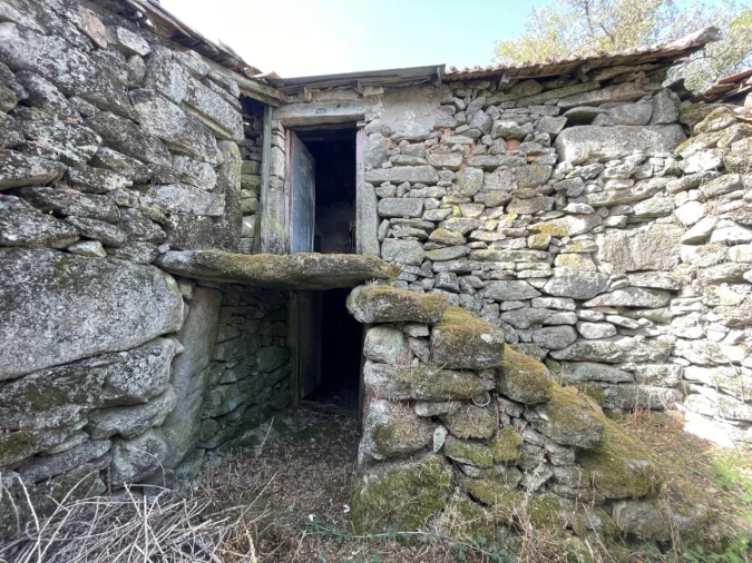 Moradia T2 para Venda em Vreia de Jales Foto 4