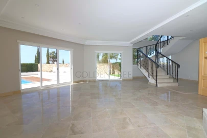 Moradia T5 para Venda em Almancil