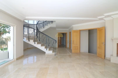 Moradia T5 para Venda em Almancil