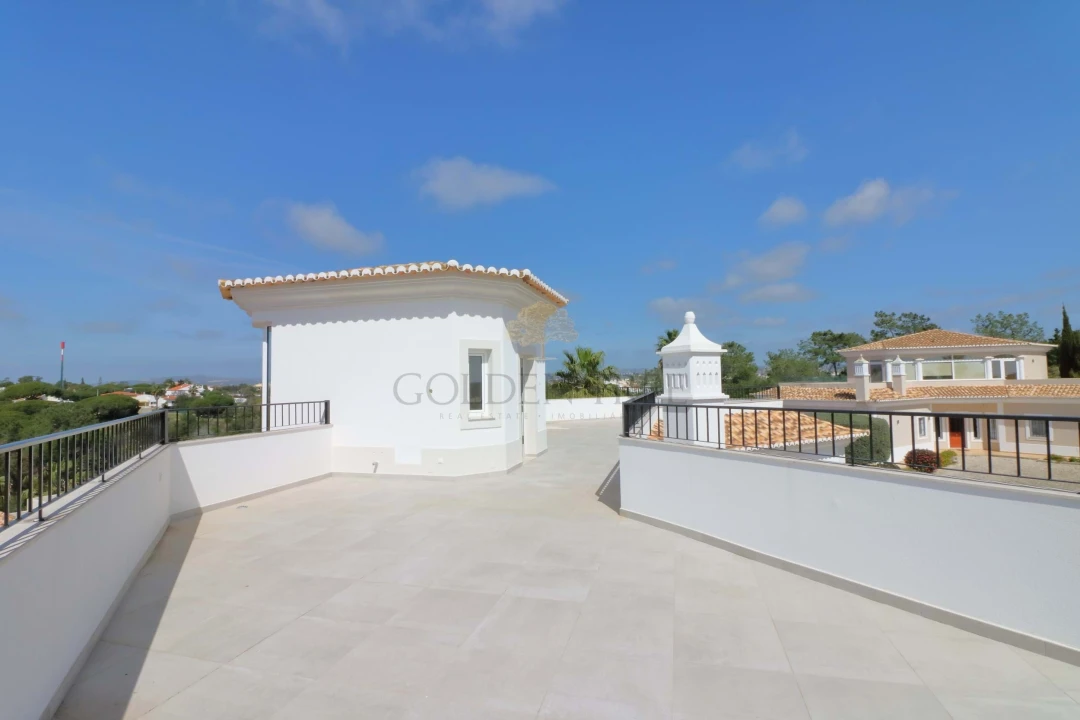 Moradia T5 para Venda em Almancil Foto 21
