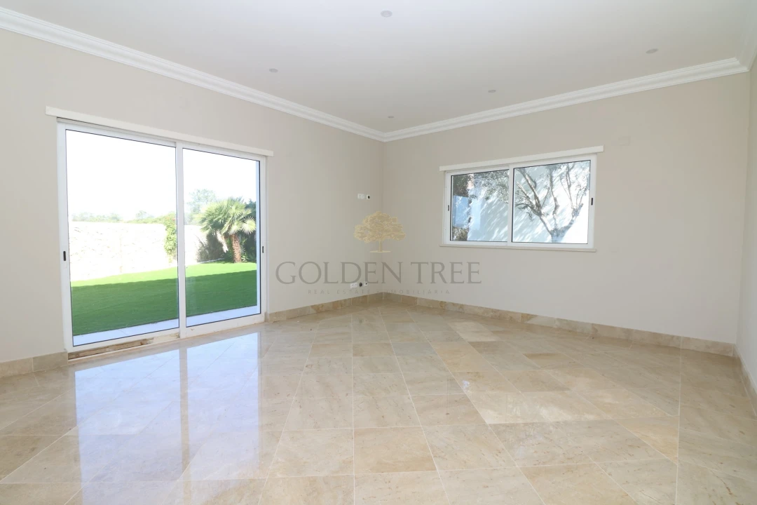 Moradia T5 para Venda em Almancil Foto 17