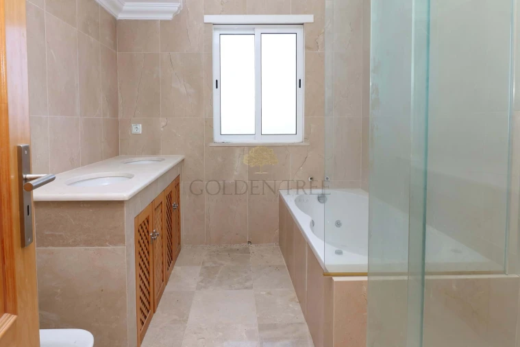 Moradia T5 para Venda em Almancil Foto 12