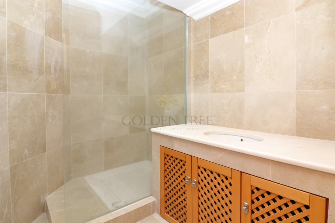 Moradia T5 para Venda em Almancil Foto 14