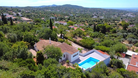 Moradia T3 para Venda em Santa Barbara de Nexe